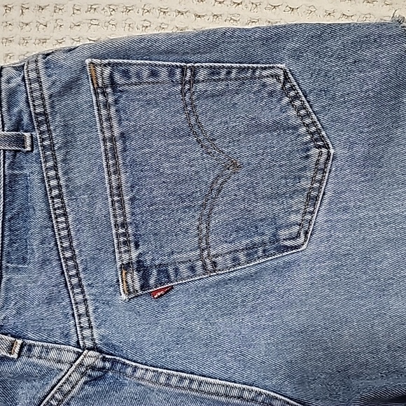 Levi's jeans shorts raw hem sz 32 - Picture 2 of 8